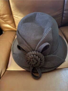 Classic Women's Felt Cloche Hat with Braided Rosette - Black